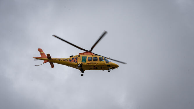 Helicóptero que trasladó al niño al hospital.