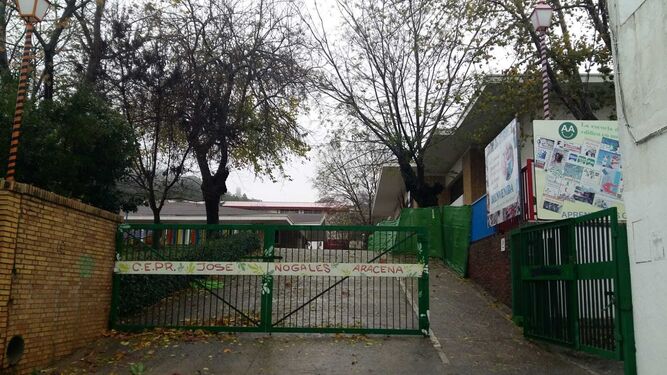 El Colegio de Educación Primaria José Nogales de Aracena desalojado por el temporal