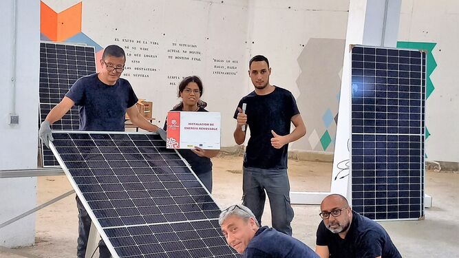 Cáritas forma a 12 personas de la provincia en energías renovables