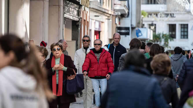 La calle Concepción de Huelva muy concurrida en estos días previos a las fiestas navideñas.
