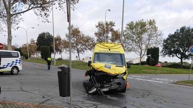 Choque de una ambulancia el pasado día 24 en Huelva.