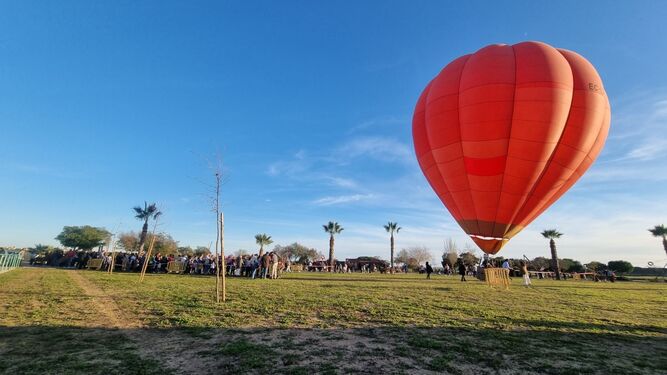 Los Carteros Reales llegan en un espectacular globo aerostático a Aljaraque