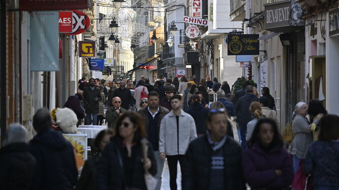 Una calle comercial del centro de Huelva este 5 de enero.