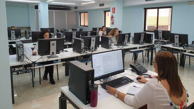 Imagen de archivo de trabajadoras del SEPE en la provincia de Almería.