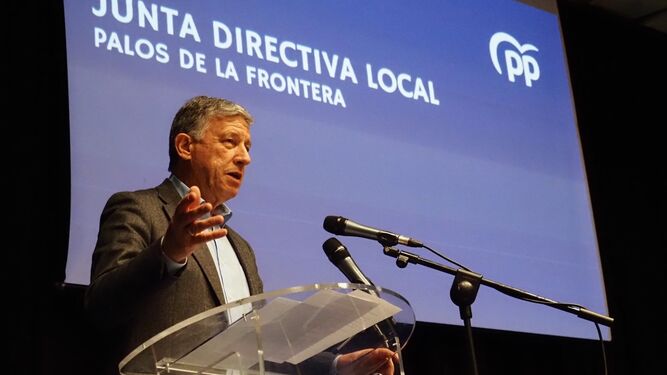 Carmelo Romero tras recibir el apoyo unánime de la Junta Directiva Local.