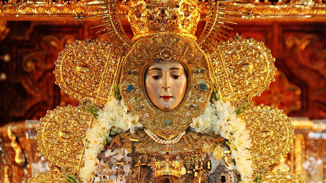 Las Hermandades de Gloria de Málaga conceden a la Virgen del Rocío su máxima distinción