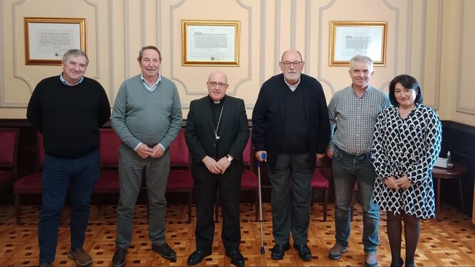 El obispo de Huelva recibe a la asociación rociera 'La Libertad'