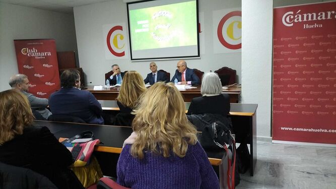 Conferencia de Manuel Jiménez Mañana en el Club Cámara Huelva