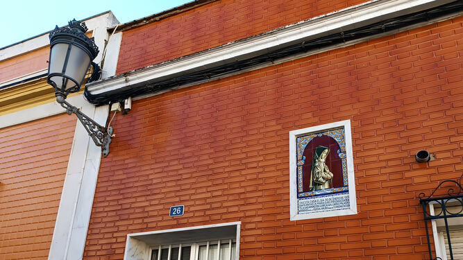 Azulejo de Santa Rafaela María en la calle Lepe de Las Colonias.