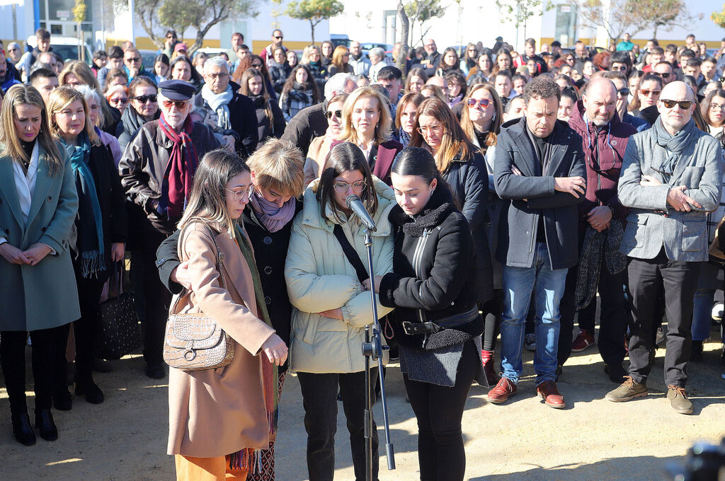 Im&aacute;genes del minuto de silencio guardado en la Universidad de Huelva en memoria de los estudiantes fallecidos en el incendio