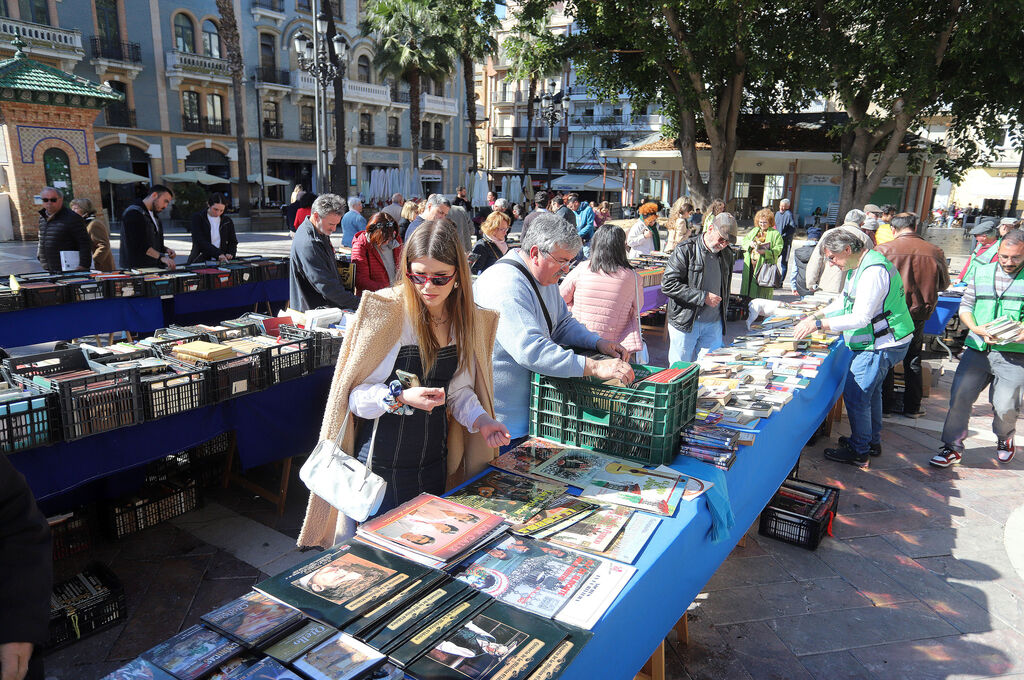 Im&aacute;genes del mercadillo de Ayre Solidario en la Plaza de las Monjas