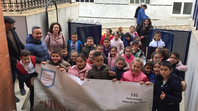 Escolares de Nerva visitan las exposiciones del Aniversario del Año de los Tiros