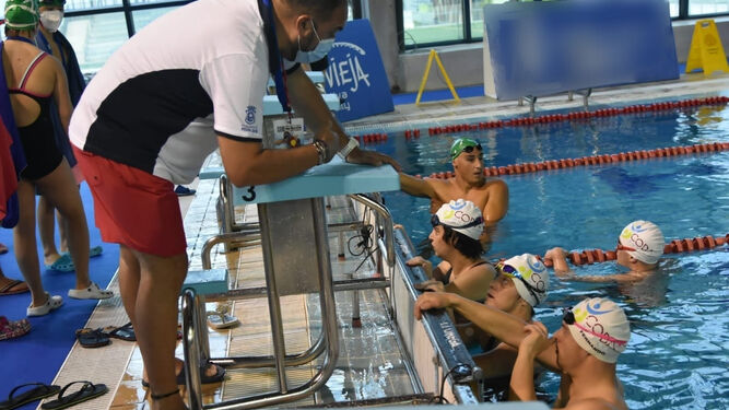 Nadadores del CODA durante un entrenamiento.