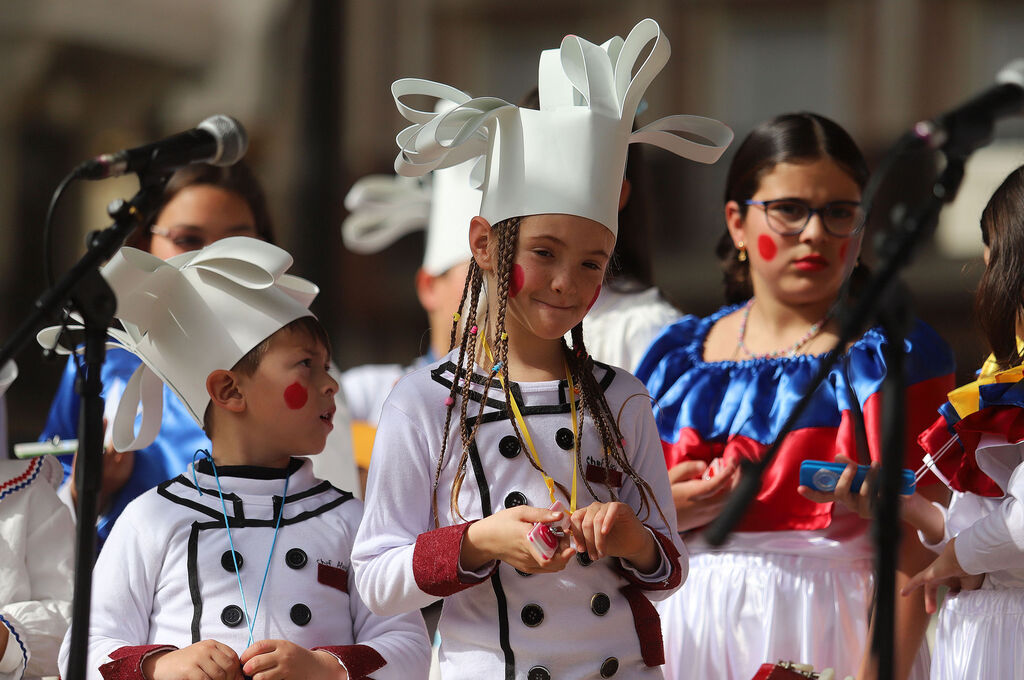Im&aacute;genes del carrusel de agrupaciones de carnaval en la Plaza de las Monjas