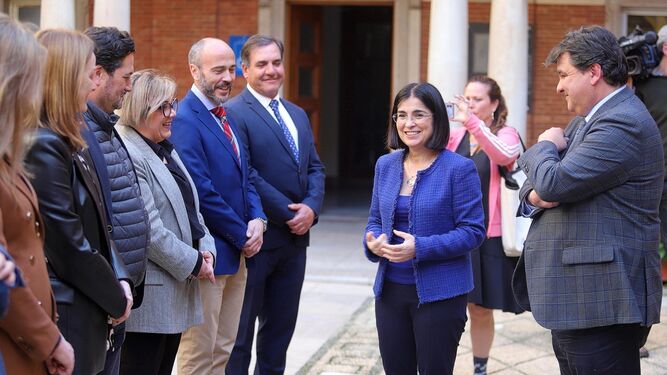La ministra de Sanidad, Carolina Darias, se reúne con el alcalde de Huelva, Gabriel Cruz y con la subdelegada del gobierno, Manuela Parralo