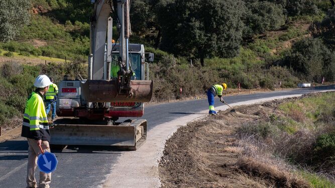 La carretera provincial a Las Veredas en obras.