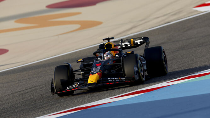 El Red Bull de Max Verstappen, durante unas pruebas en Sakhir la pasada semana.