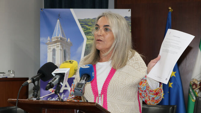 La alcaldesa de Cartaya acredita que solo cobra salario como Senadora
