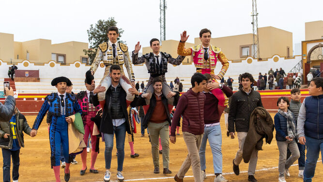 Diego Vázquez. El Melli y Diego Bastos salen a hombros tras la novillada celebrada en Niebla