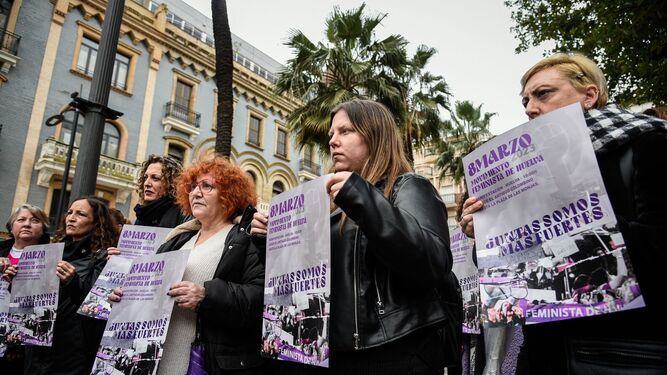 El Movimiento Feminista de Huelva se manifiesta en Huelva por la mujer
