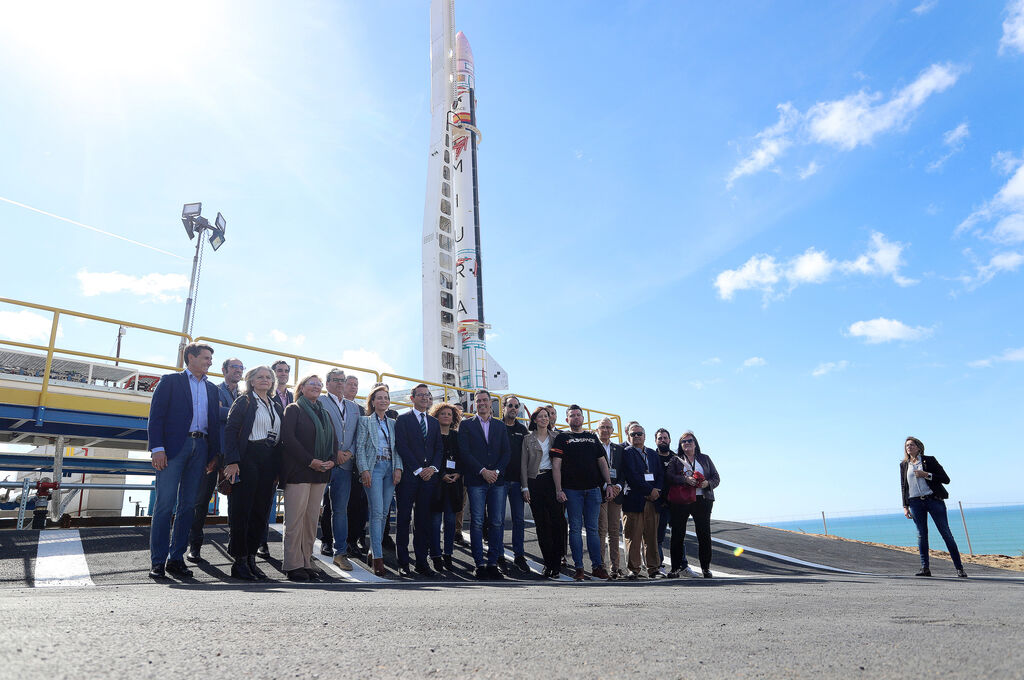 Im&aacute;genes de Pedro S&aacute;nchez en su visita al cohete Miura en la base espacial en Huelva