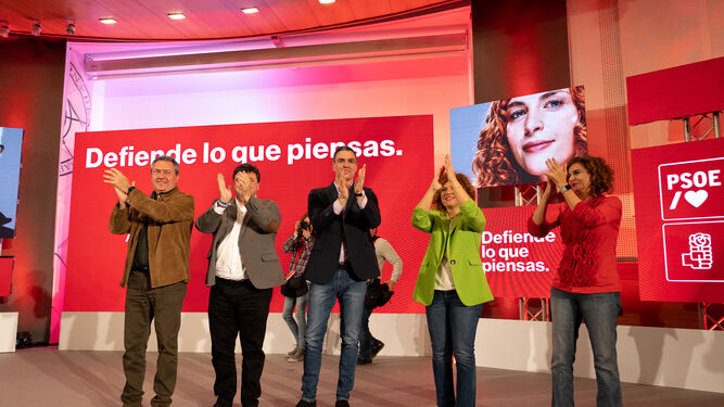 El presidente Sánchez respalda la candidatura de Gabriel Cruz en un acto multitudinario en Huelva