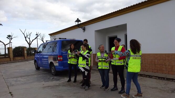 Una decena de mujeres de Huelva aprenden a usar drones en la agricultura y la ganadería