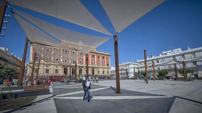 Fachada del Ayuntamiento de San Fernando, desde la nueva plaza del Rey.