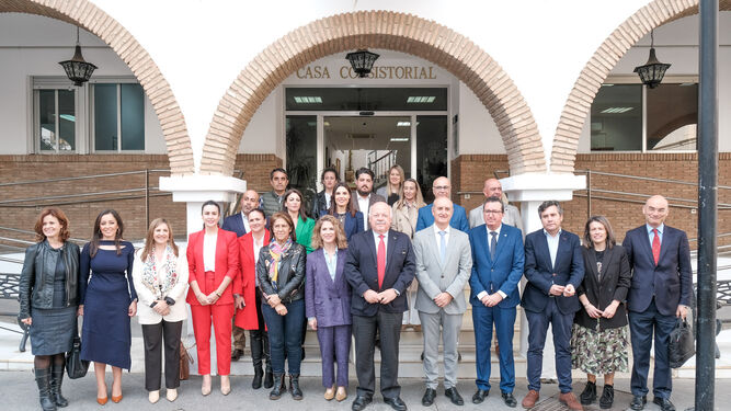 La Mesa del Parlamento de Andalucía celebra su reunión ordinaria en la Capilla de San Cristobal de Lepe