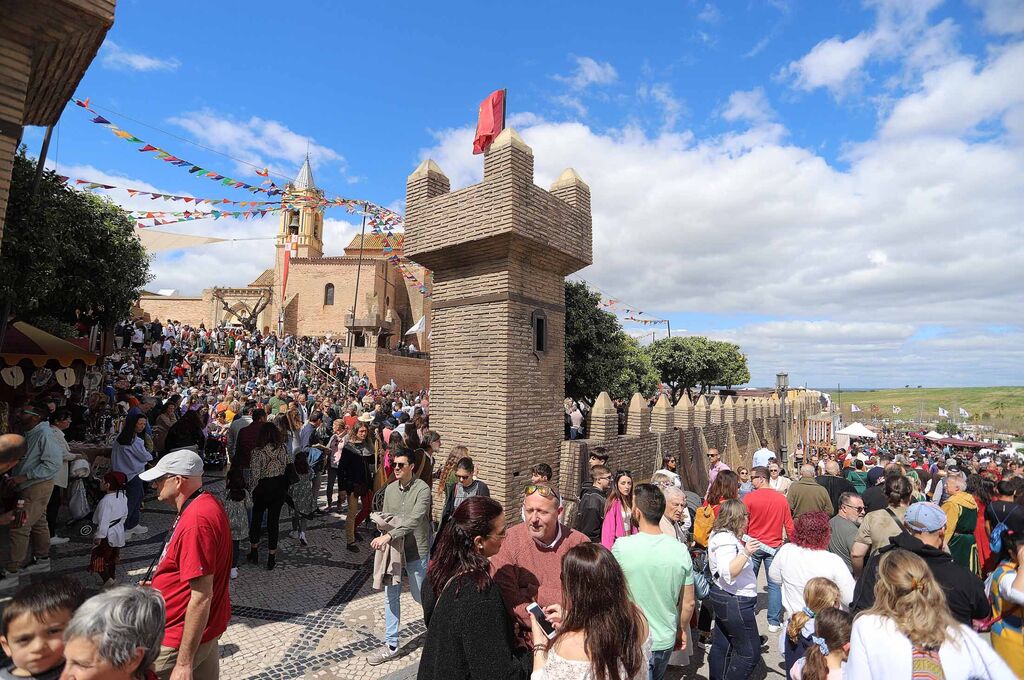Im&aacute;genes del gran ambiente en la Feria Medieval de Palos de la Frontera, Huelva
