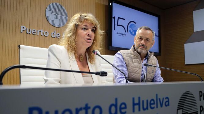 Firma del convenio entre el Puerto y el Huelva Comercio