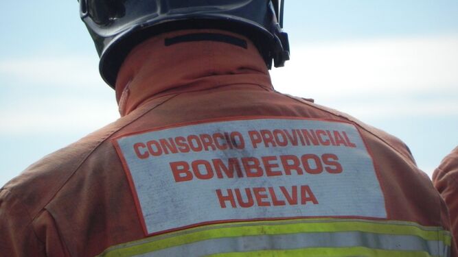 Efectivo del Consorcio Provincial de Bomberos de Huelva.