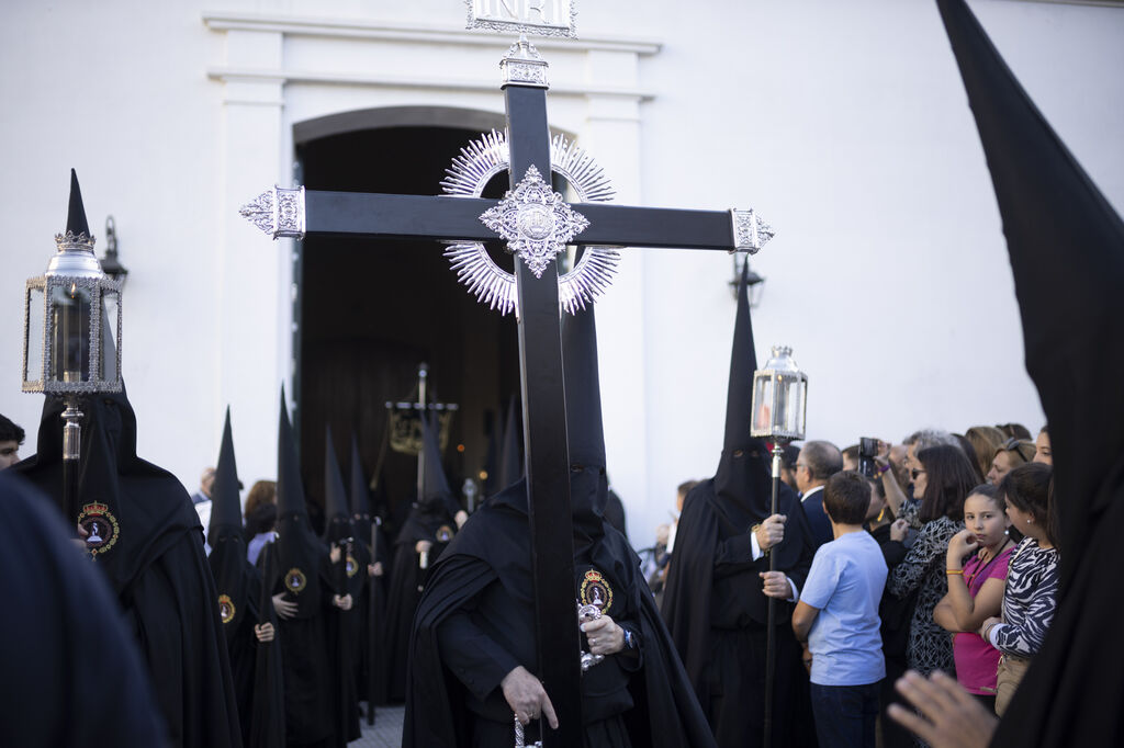 La Hermandad del Santo Entierro de la Semana Santa de Huelva 2023, en im&aacute;genes
