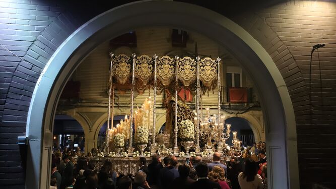 La Virgen de la Victoria procesiona esta Semana Santa en Huelva.