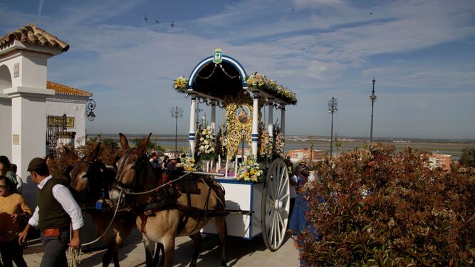 La hermandad de Huelva de la Peña visita el Santuario de la Cinta.