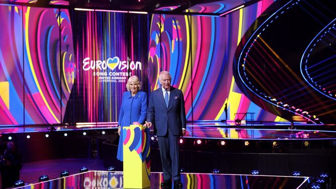 Carlos III y Camila en el escenario eurovisivo