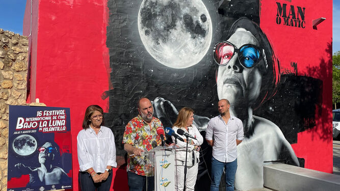 El artista 'Manomatic' diseña el cartel anunciador del Festival de Cine Bajo la Luna de Islantilla