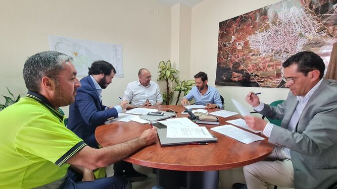 El personal de limpieza del Ayuntamiento de Valverde firma su convenio colectivo