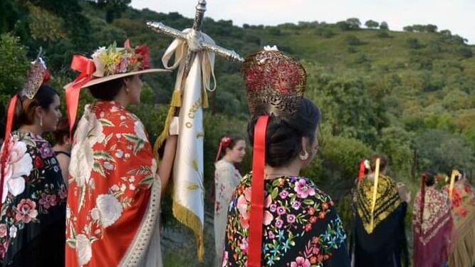 Almonaster la Real celebra sus fiestas a la Santa Cruz del Hoyo - Las Veredas