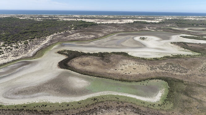 La laguna de Santa Olalla seca durante el verano pasado por la sequía.