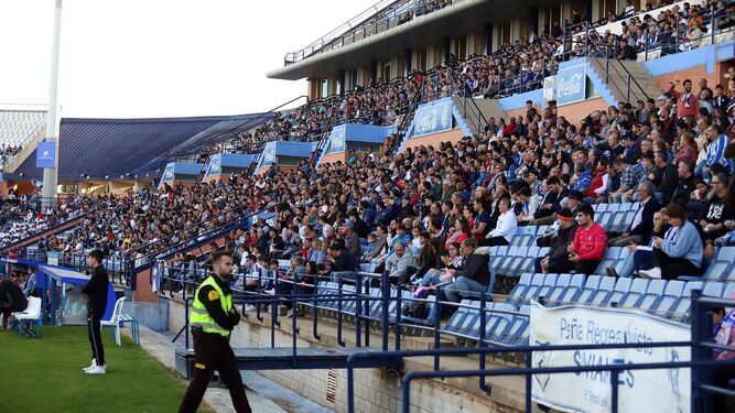 Ambiente en el estadio Nuevo Colombino en un partido de la presente temporada.