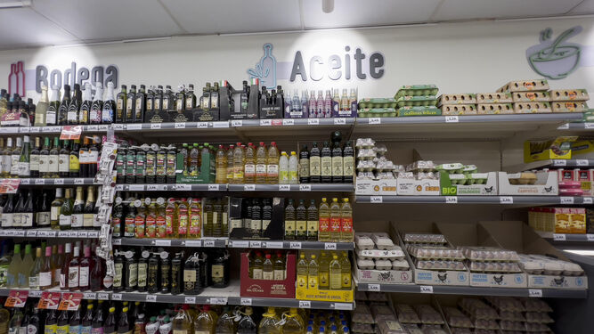 Sección de aceites en un supermercado