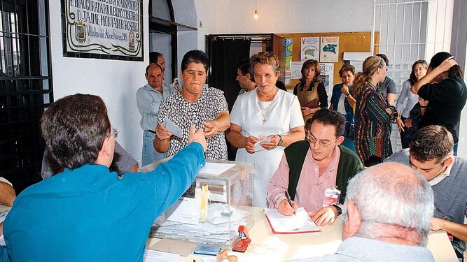 Los vecinos de Villalba del Alcor vuelven a votar en octubre de 1.999.