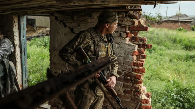 Soldados del Ejército ucraniano cerca de la frontera rusa.