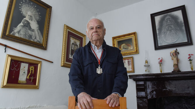 Manuel Zurita en su casa de Villamanrique de la Condesa.