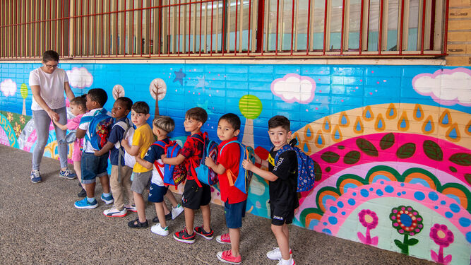 Niños en un centro educativo de Huelva.