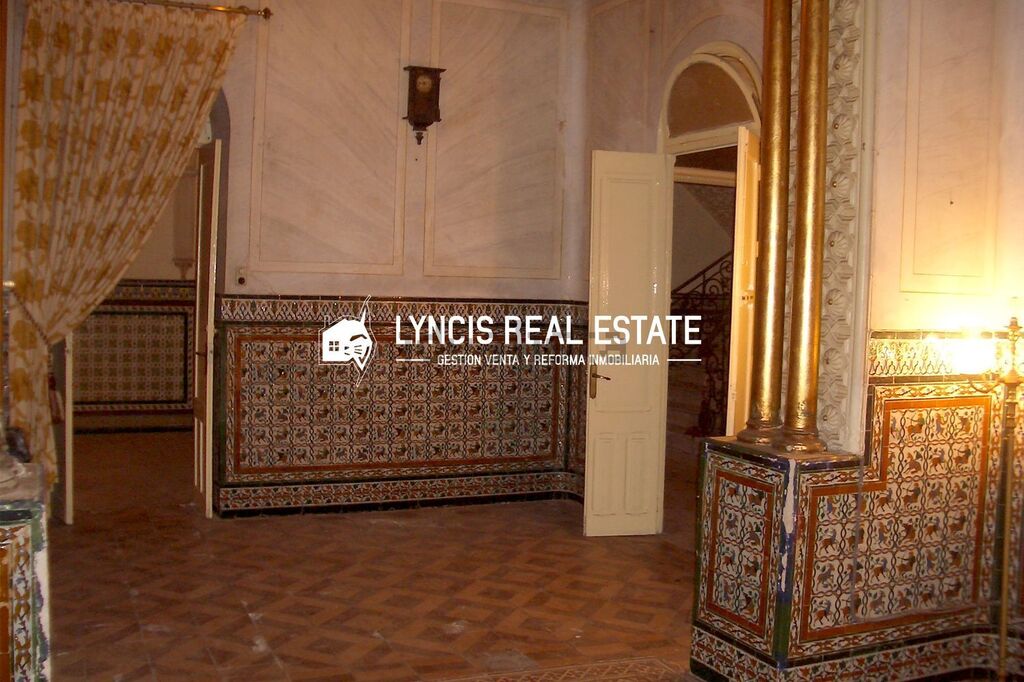 La hist&oacute;rica y misteriosa casa-palacio de Huelva que se encuentra a la venta