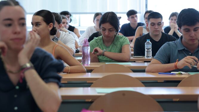 Los estudiantes de Selectividad, minutos antes de hacer un examen.