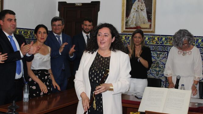María del Mar Martín, como nueva alcaldesa de Cortegana pasada la medianoche.