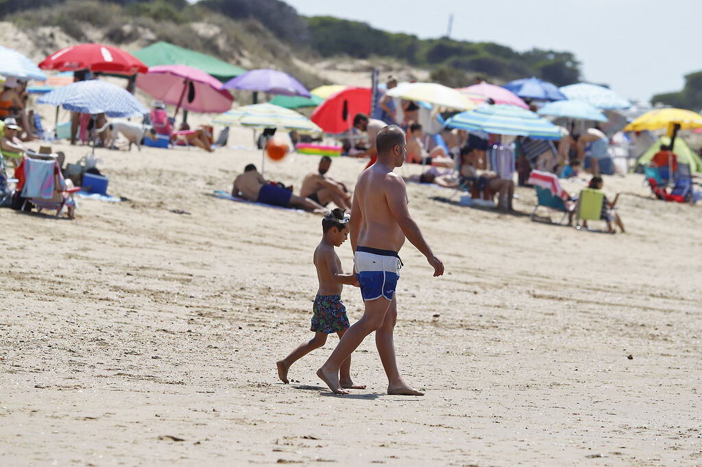 Las im&aacute;genes de la jornada de domingo en las playas de Huelva